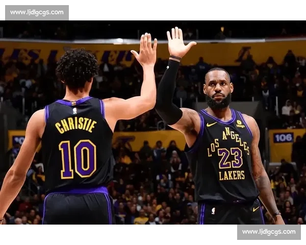 湖人官宣 2 年 1200 万签顶级射手！詹姆斯盛赞：他比库里还准 勇士急了？