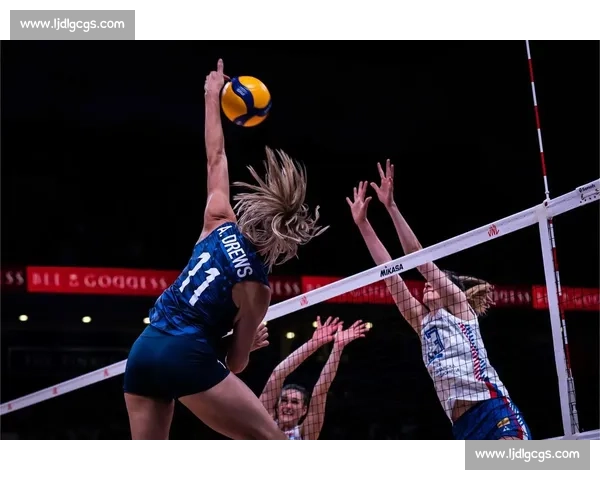 美国女排鏖战塞尔维亚决胜第五局上演巅峰对决世界级强强碰撞全场沸腾